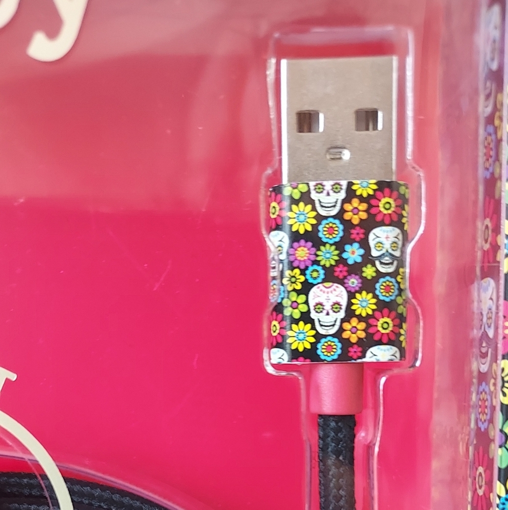 Power Bank And Power Cord Set XO Poppy Day Of The Dead Sugar Skull & Flowers NWT - Picture 6 of 7